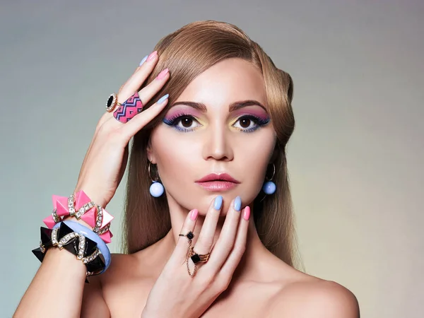Skönhet Porträtt Flicka Med Färgglada Make Vacker Blond Ung Kvinna — Stockfoto