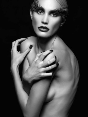 güzel genç çıplak kadın. sarışın seksi halloween kız. çıplak mükemmel vücut kadın