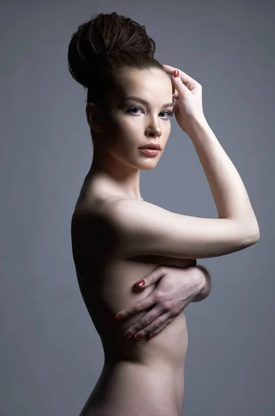 Vacker Naken Kvinna Porträtt Naken Sexig Tjej Med Frisyr — Stockfoto