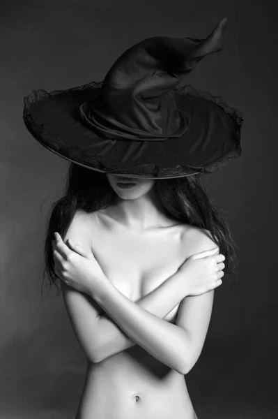 Donna Strega Nuda Col Cappello Bianco Blach Ritratto Halloween — Foto Stock