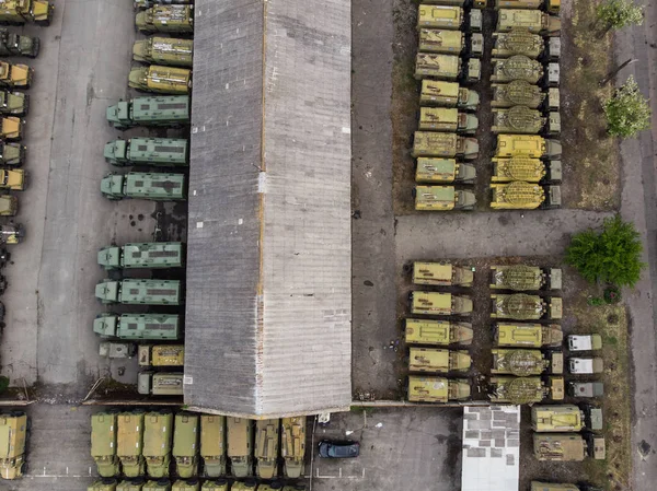 Deponun dron tarafından zırhlı araba