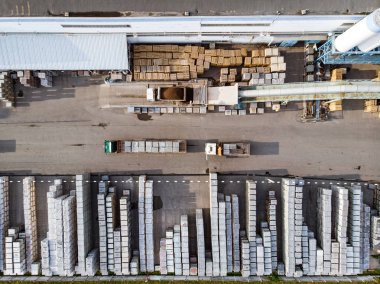 Ambar tuğla, beton blok ve kamyon dron tarafından