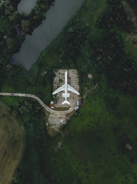 Yeşil alan dron tarafından eski düzlemde