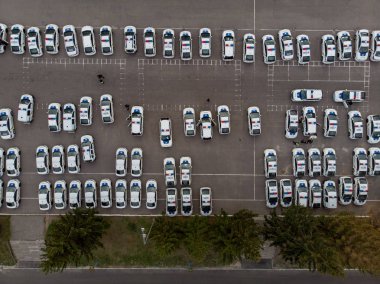 Polis arabaları dron tarafından