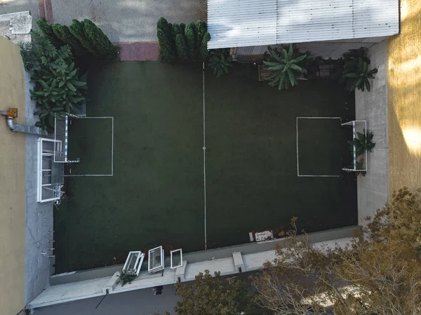 Küçük yeşil saha dron tarafından 