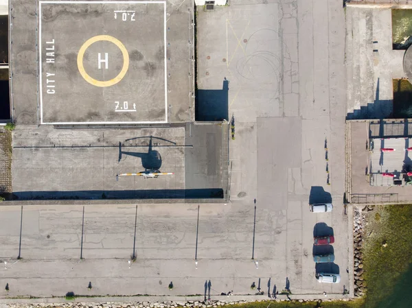 Heliport yakınındaki otopark dron tarafından