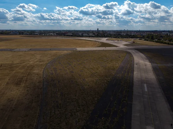 Havaalanı Pist, dron tarafından Berlin'de pist