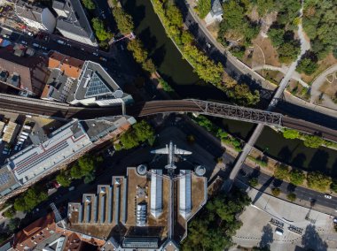 Tren ve uçak uçak ile