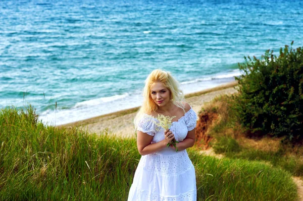 Junge Romantische Frau Der Natur Meer — Stockfoto