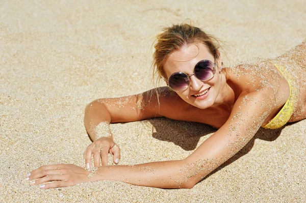 Young Woman Swimsuit Sunbathing Sea Resort — Stock Photo, Image