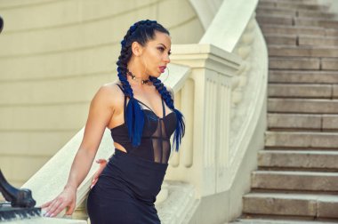 Şehirde genç moda kadın