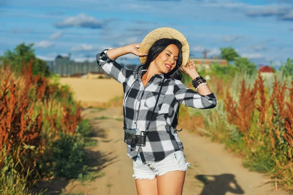 Young Woman Photographer Old Camera Open Air — Stock Photo, Image