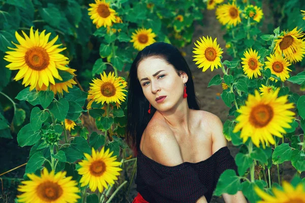 Porträt Einer Jungen Romantischen Frau Sonnenblumen — Stockfoto