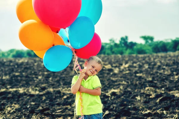 Porträt Eines Kleinen Jungen Mit Luftballons Schönes Kind Mit Luftballons — Stockfoto