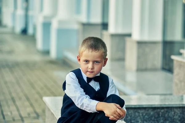 Retrato Niño Elegante Moda Ciudad —  Fotos de Stock