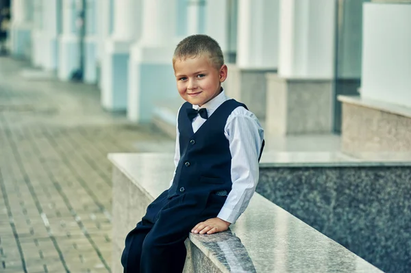 Retrato Niño Elegante Moda Ciudad —  Fotos de Stock