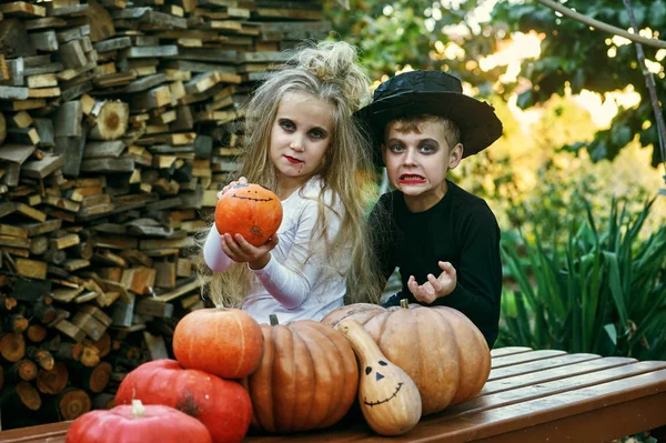 Svátek Halloween Vtipné Děti Kostýmech Dýní — Stock fotografie