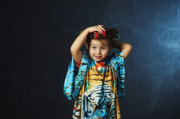 Retrato Uma Menina Moda Curlers Conceito Feminilidade — Fotografia de Stock