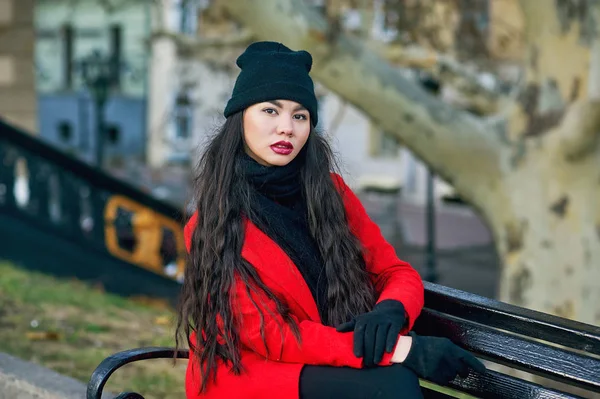 Portrait Young Beautiful Fashionable Woman Red Coat Model Posing City — Stock Photo, Image