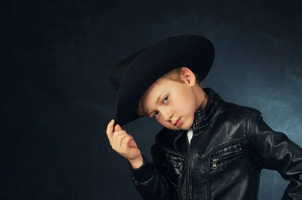 Studiový Portrét Chlapce Modelu Kožené Bundě — Stock fotografie