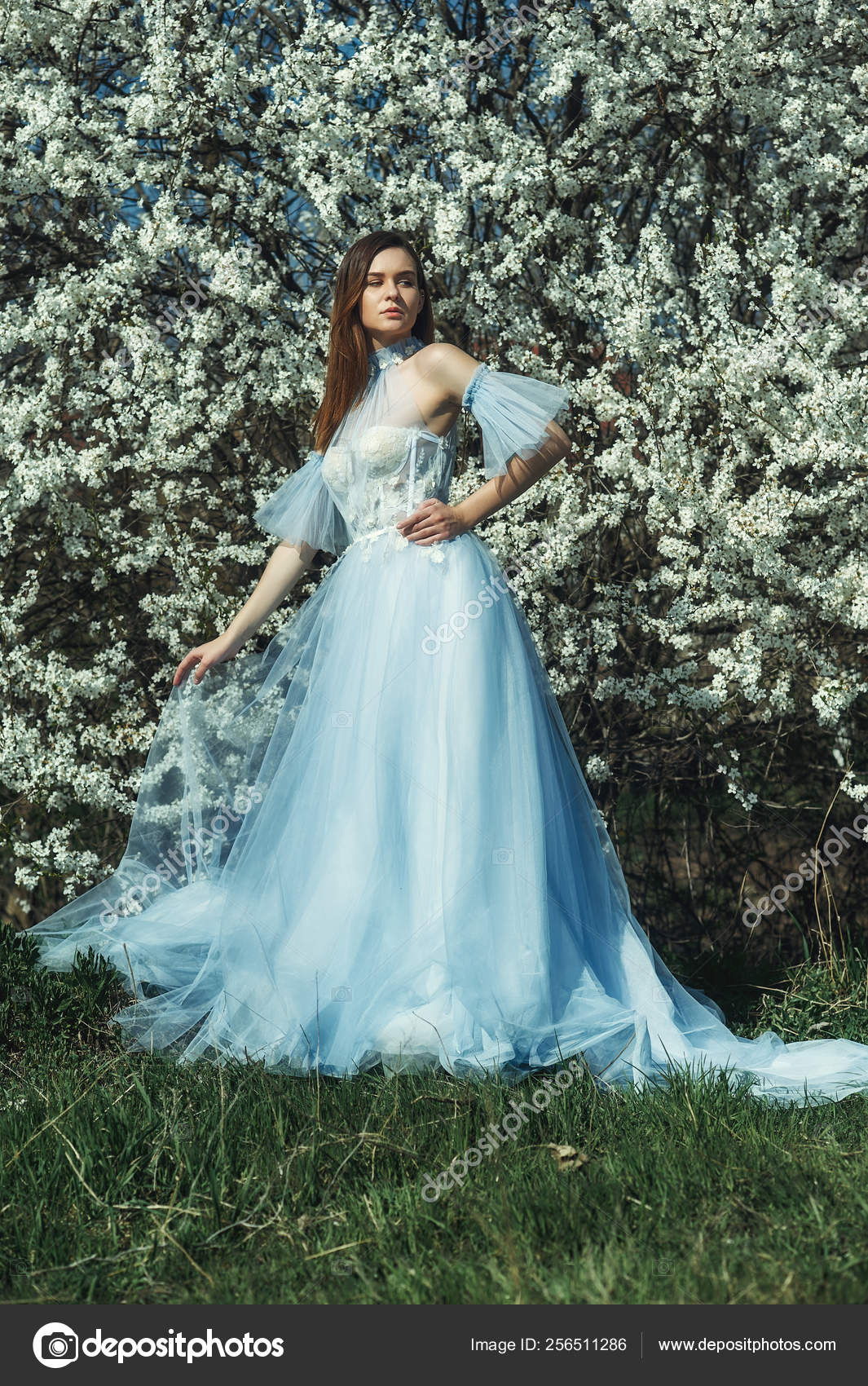 Featured image of post Girls Pose For Photoshoot In Gown - Top stylish photoshoot poses for girls | model poses for photoshoot 2020 hi,i,m back with another interesting video!
