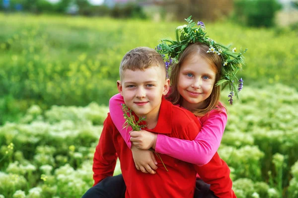 Bambini Allegri Una Passeggiata Campagna Amici Nella Natura — Foto Stock