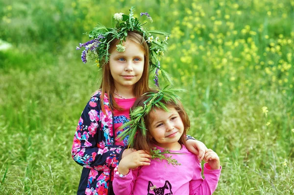 Ritratto Belle Bambine Amiche Passeggiata — Foto Stock