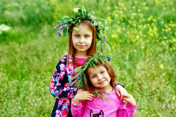 Retrato Belas Namoradas Meninas Uma Caminhada — Fotografia de Stock