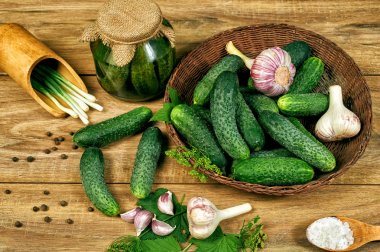 Taze ve Salamura salatalık, kış için ev yapımı konserve sebzeler