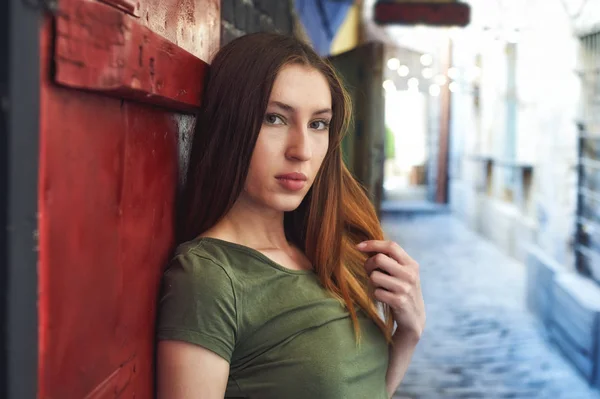 Retrato Chica Joven Casco Antiguo Chica Ropa Casual —  Fotos de Stock