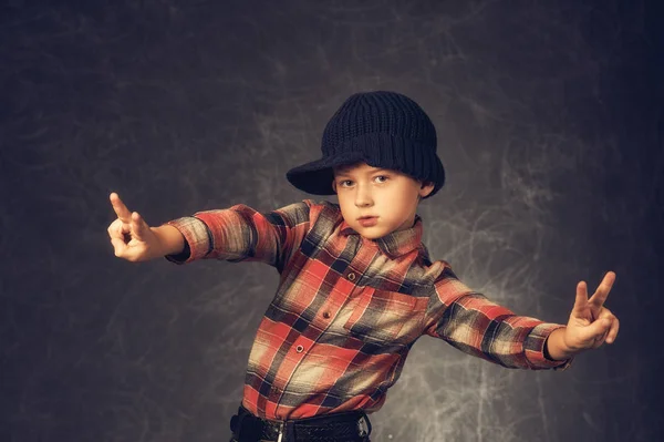 Portrait Beau Jeune Garçon Bonnet Chaud Dans Studio Modèle Garçon — Photo