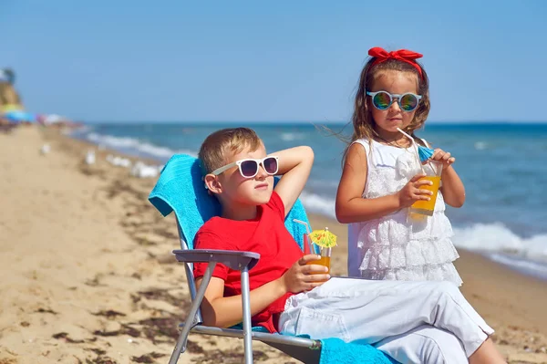 Kinder Der Küste Bruder Und Schwester Ruhen Sich Meer Aus — Stockfoto