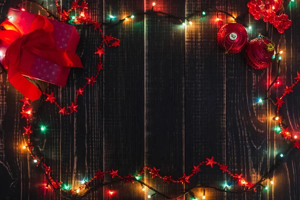 Beau Cadre Élégant Rouge Décorations Noël Isolé Sur Fond Bois — Photo