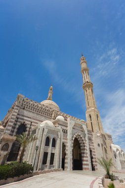 Dikey renkli fotoğraf Sharm El Sheikh, Mısır'daki El Mustafa Camii.