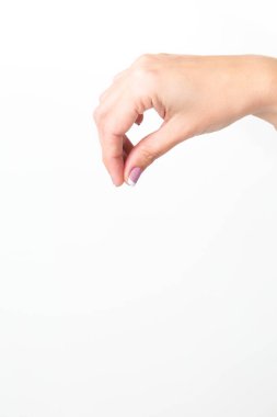 Beyaz arka plan üzerinde izole hiçbir şey tutan eller closeup görünümü. Boş yere bir şey koymak. Yatay renkli fotoğraf.