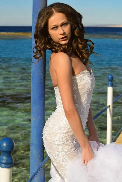 Atemberaubende Sexy Junge Braut Erstaunlichem Kleid — Stockfoto
