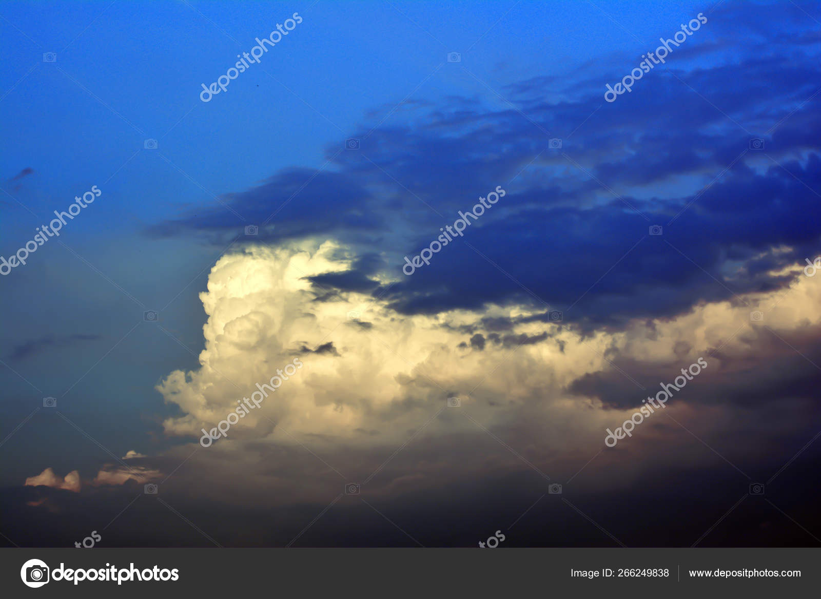 天空背景天空中美丽的云彩 免费图库图片 C Mikola7771 天空背景天空中美丽的云彩 免费图库图片 C Mikola7771