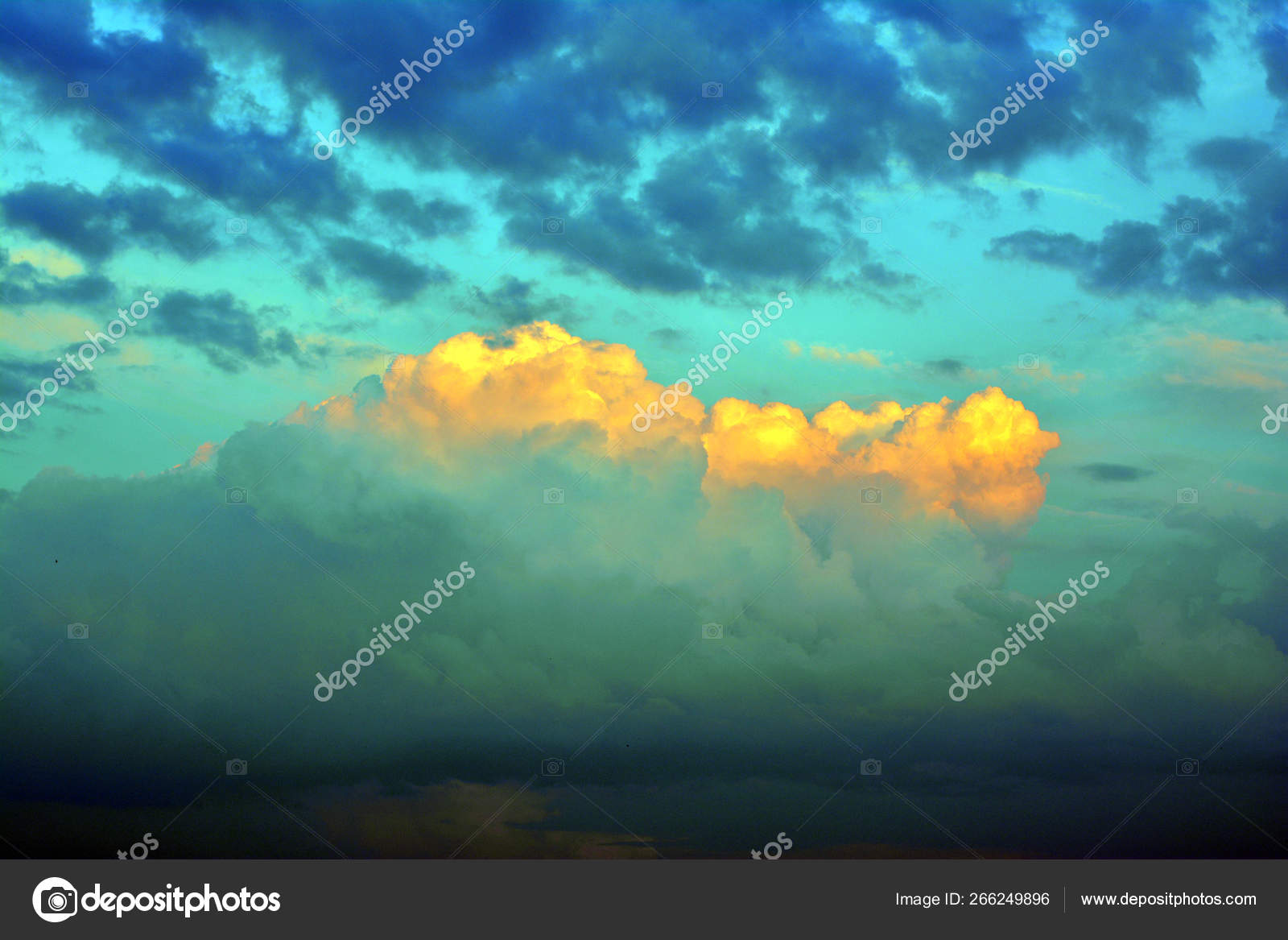 天空背景天空中美丽的云彩 免费图库图片 C Mikola7771 天空背景天空中美丽的云彩 免费图库图片 C Mikola7771