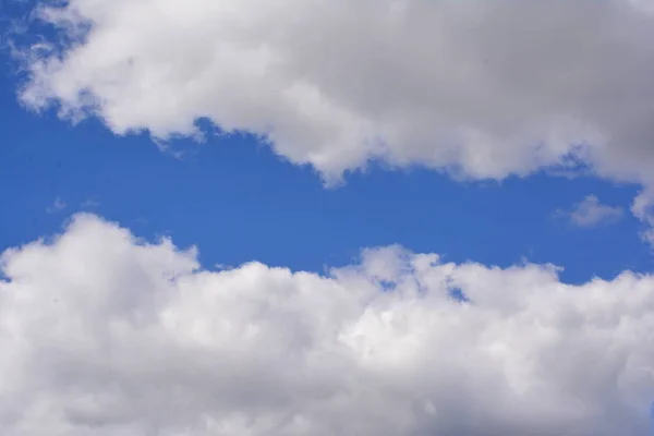 Фон Синє Небо Хмарами — стокове фото
