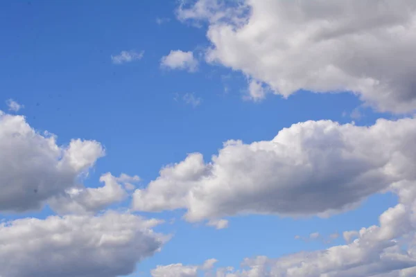 Sfondo Cielo Blu Con Nuvole — Foto Stock