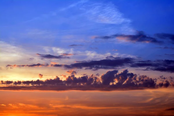 Cielo Trasero Hermosas Nubes Cielo — Foto de stock gratis