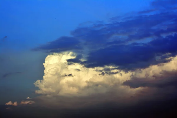 Fundo Céu Lindas Nuvens Céu — Fotografia de Stock Grátis