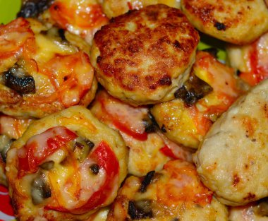 Domatesli ve peynirli pirzola