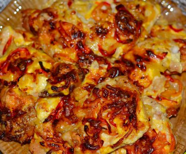 Kızarmış domuz pirzolası mantar ve cips 