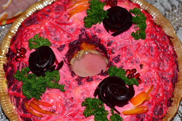 bir kürk manto altında ringa balığı