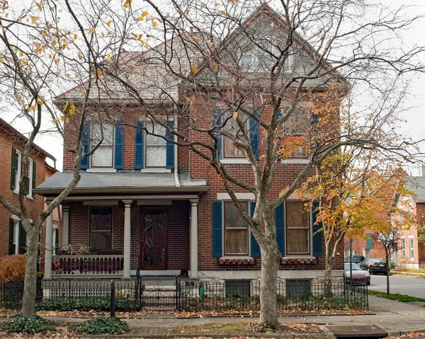 Maison Victorienne Avec Garniture Rouge Bleue Automne — Photo