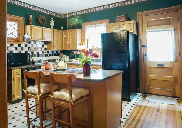 Siyah ve beyaz tema yeşil Victoria mutfak