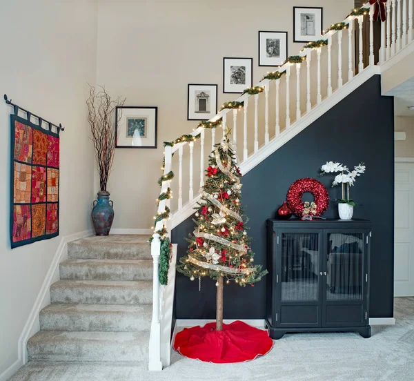 Escadaria Aberta Com Árvore Natal — Fotografia de Stock