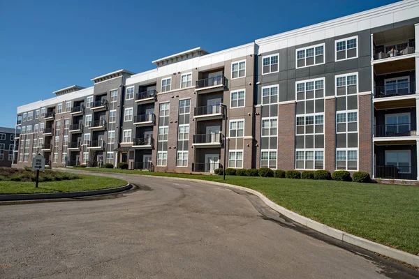 Groot Industrieel Stijl Grijs Appartement Gebouw — Stockfoto