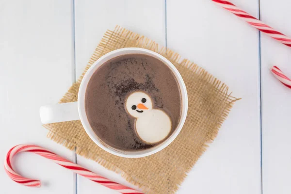 Chocolate quente com cobertura de marshmallows . — Fotografia de Stock